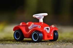 自動車の乗物玩具