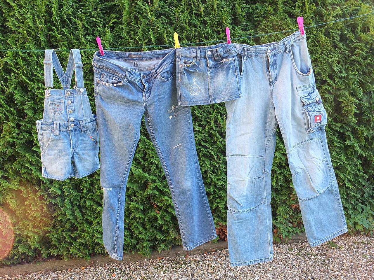 洗濯したジーンズ
