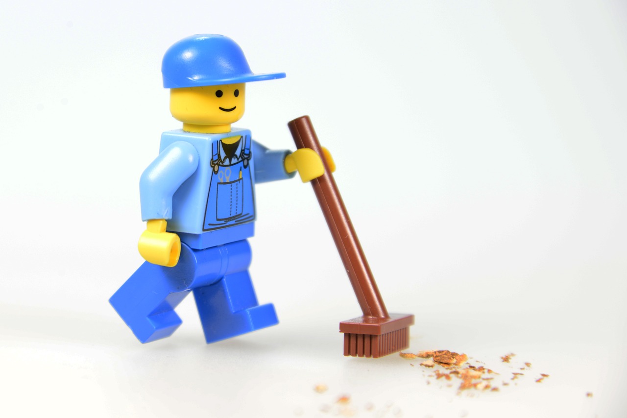 レゴブロックの掃除する人