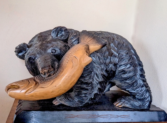 木彫りの熊の置物